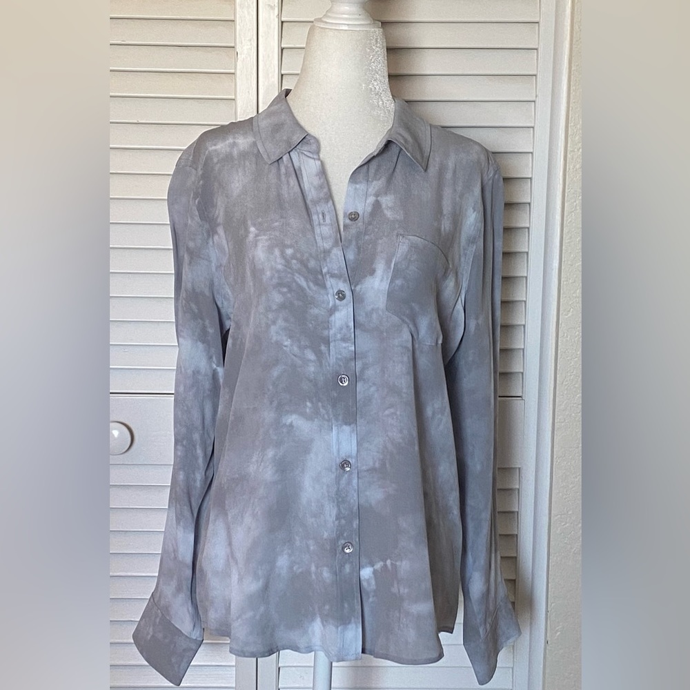 Rails silk blouse in Medium. New with tags. Beautiful “cloud gray” pattern.